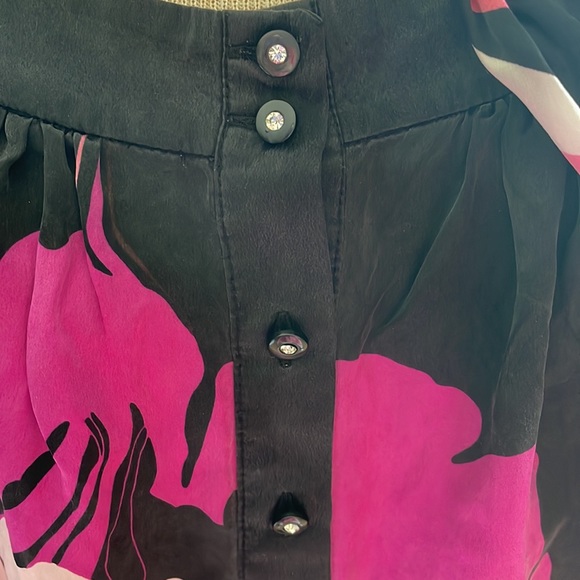 BEBE beautiful silk blouse - Picture 2 of 5